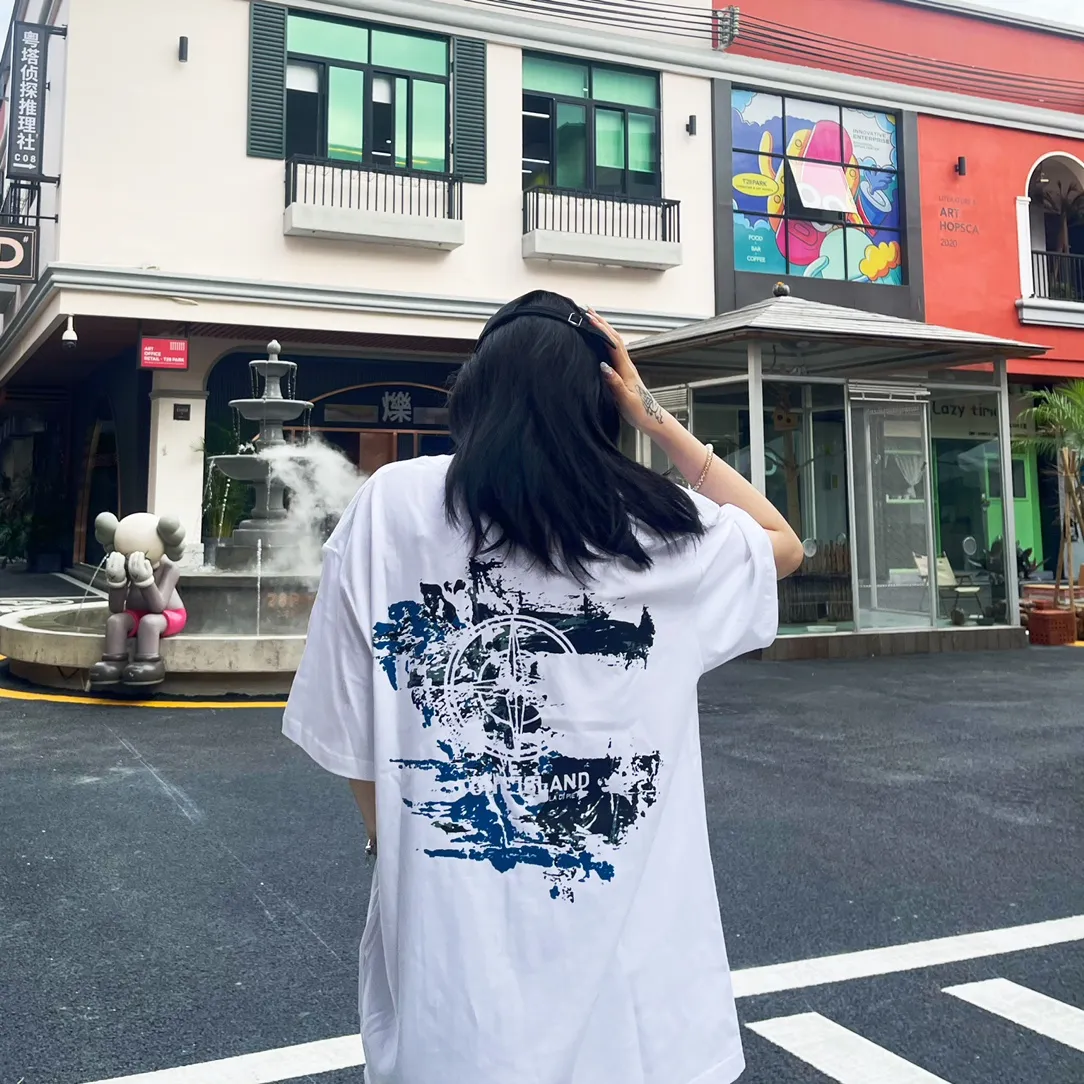 W629#P110💰 [Stone lsland/Stone Island summer new short-sleeved T-shirt with broken printed pattern on the chest] ⚠️[Original creation with high control of details] - Made of 260g combed cotton 32-count double yarn, soft and comfortable to the touch, sweat-absorbent and breathable. - Simple basic and versatile style, original quality, the first choice for couples. - Made in a large factory, four needles and five threads on the shoulder, neatly arranged, high quality workmanship. - Same style for men and women. Very versatile, one piece for everyone, details are clearly visible. Color: Black White Size: M L